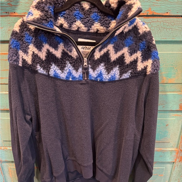 Navy and Blue Chevron Fleece Pullover by AERIE💙cute comfy cozy💙see pic 4 details - Picture 2 of 10